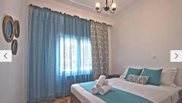 Cosy Colorful House With Private Parking