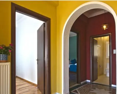 Cosy Colorful House *