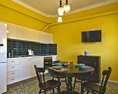 Cosy Colorful House With Private Parking Kavala