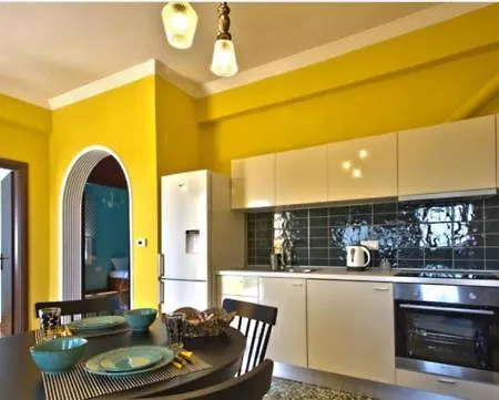 Cosy Colorful House With Private Parking Καβάλα